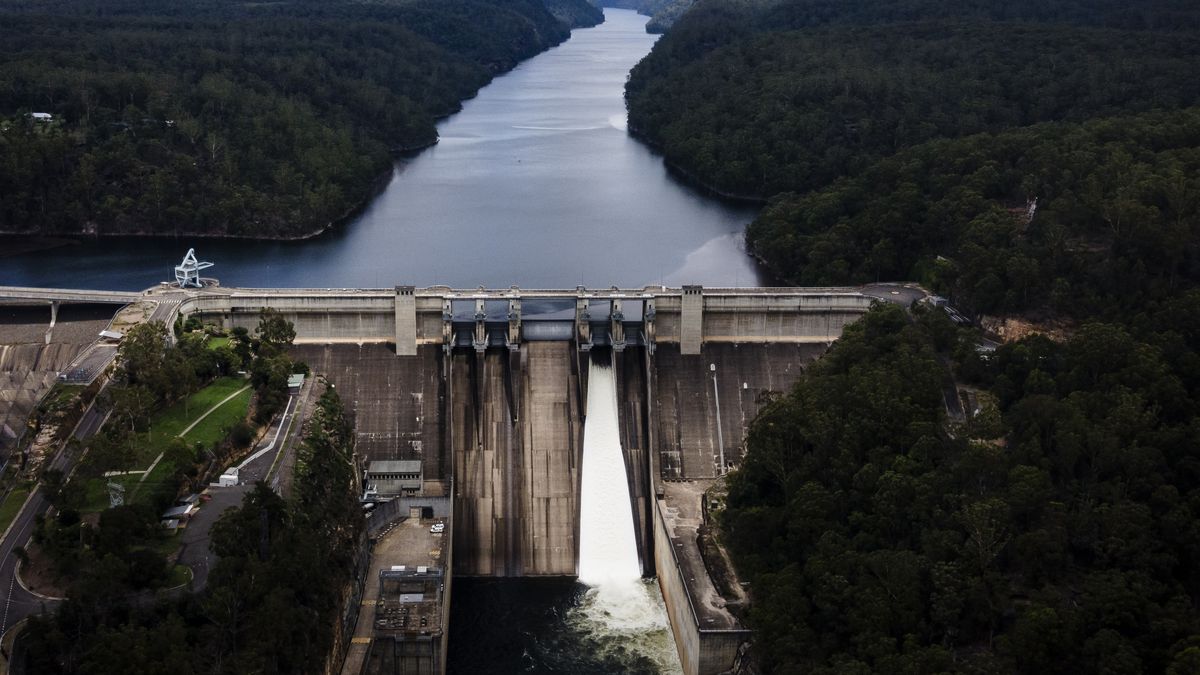 Raising Warragamba Dam wall reduces the risk of a 'catastrophic