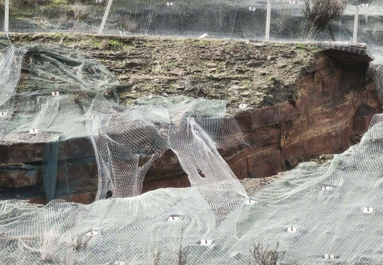 Heavy rain triggers 200-metre landslide on Ionian Motorway ...